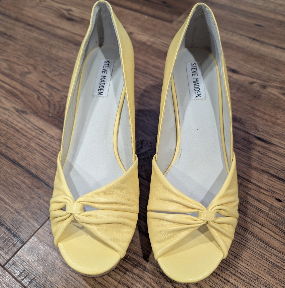 Steve Madden Yellow Espadrille Wedges 9